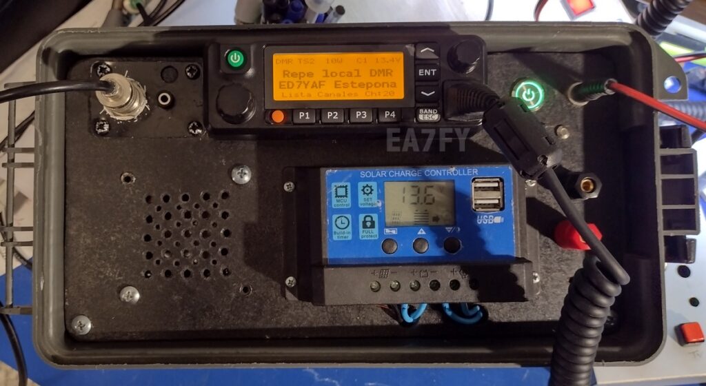 Caja para portable VHF y UHF.